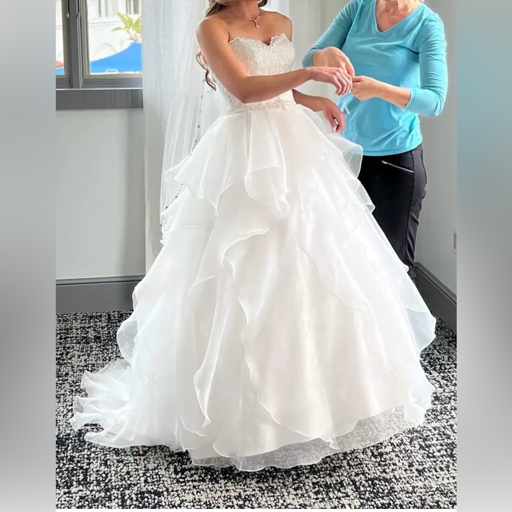 NWT Wedding dress + dress bag + petticoat